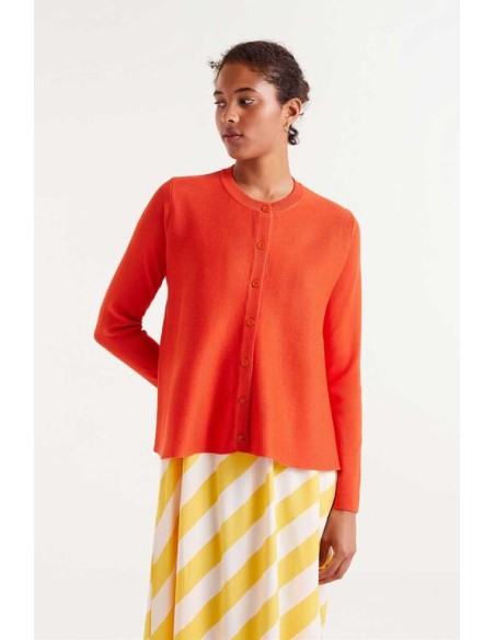 CHAQUETA ÉVASE DE PUNTO FLUIDO.