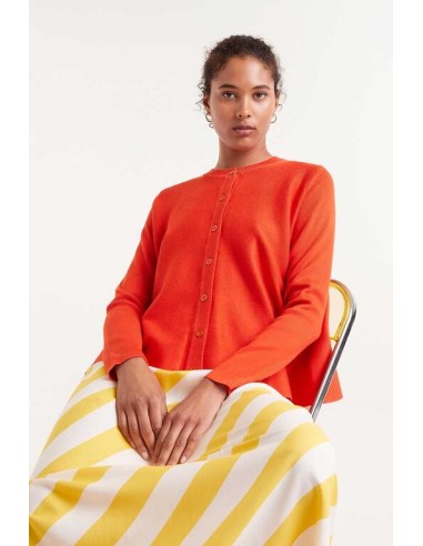 CHAQUETA ÉVASE DE PUNTO FLUIDO.