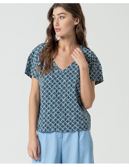 CAMISETA MANGA CORTA,ESCOTE PICO.