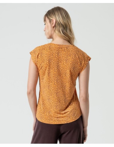 CAMISETA CON ESCOTE EN V.