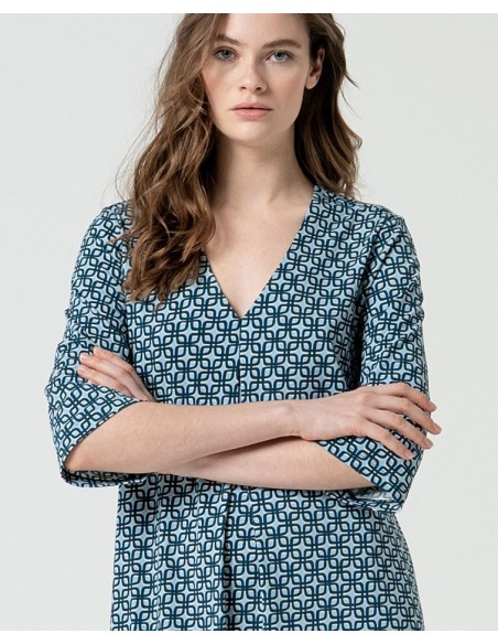 VESTIDO ESCOTE PICO CON MANGA ACAMPANADA.