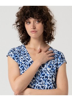 CAMISETA CON CUELLO PICO. 2