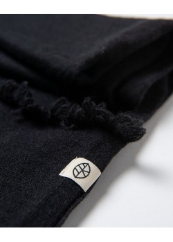 CUELLO LISO CON DETALLE DE FLECOS. 2