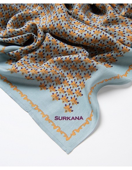 PAÑUELO RECTANGULAR ESTAMPADO.