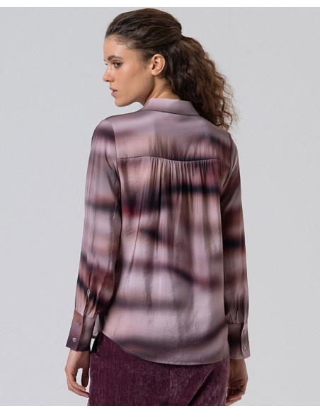 CAMISA FLUIDA DE CORTE CLÁSICO.