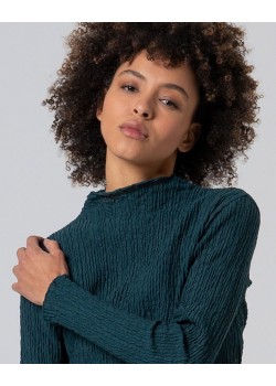 CAMISETA DE CUELLO ALTO CON TEXTURA. 2