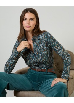 CAMISA ELÁSTICA Y FLUIDA MANGA LARGA.