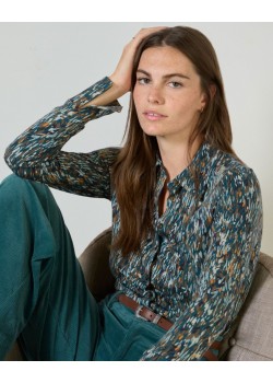 CAMISA ELÁSTICA Y FLUIDA MANGA LARGA. 2