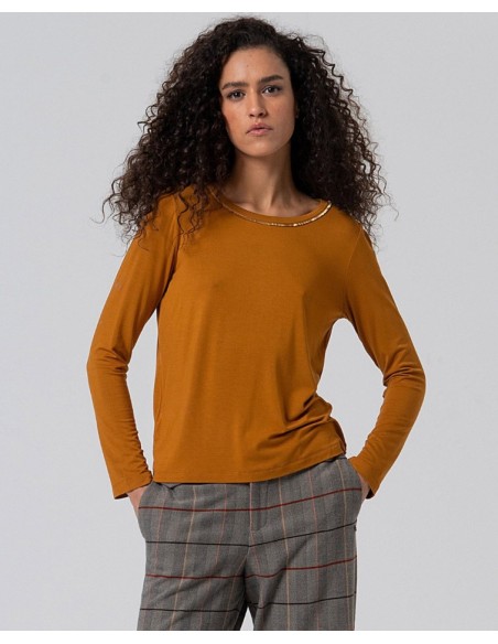 CAMISETA CUELLO REDONDO DE VISCOSA BAMBÚ.