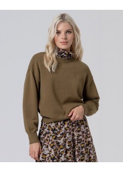 JERSEY CORTO CON MANGA ABULLONADA Y CUELLO REDONDO.