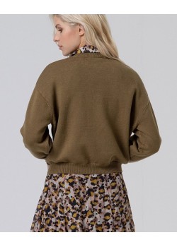 JERSEY CORTO CON MANGA ABULLONADA Y CUELLO REDONDO. 2