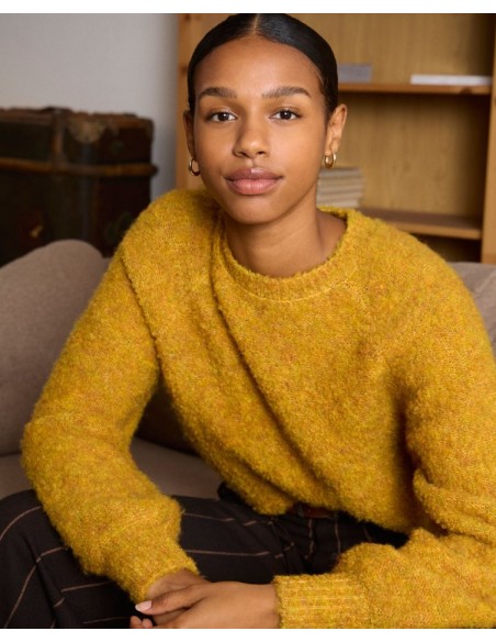 JERSEY CUELLO REDONDO,MANGA RANGLÁN ABULLONADA.