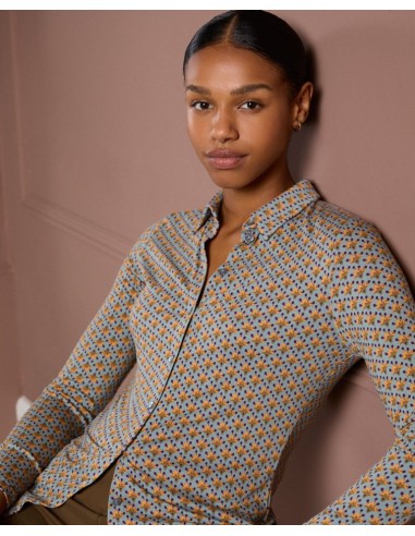 CAMISA ELÁSTICA CON MICRO ESTAMPADO VINTAGE.