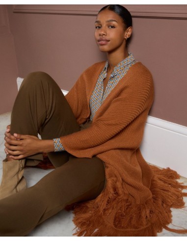 CAMISA ELÁSTICA CON MICRO ESTAMPADO VINTAGE.