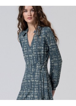 VESTIDO CORTO Y FLUIDO ESTAMPADO,CRUZADO. 2