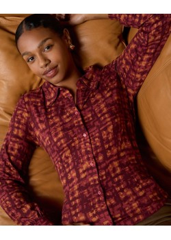 CAMISA ESTAMPADA MANGA LARGA.