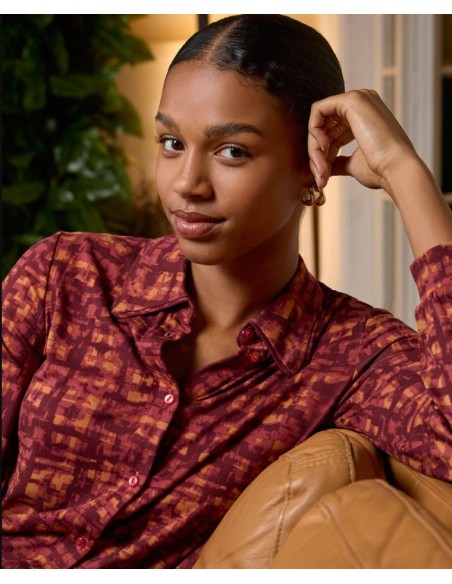 CAMISA ESTAMPADA MANGA LARGA.