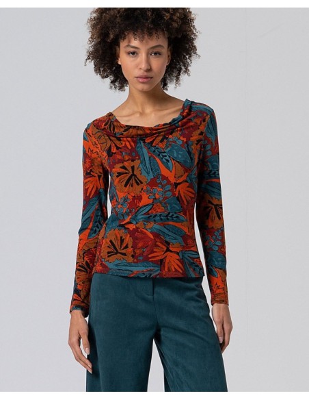 CAMISETA ESTAMPADA,ELÁSTICA CON ESCOTE DRAPEADO.