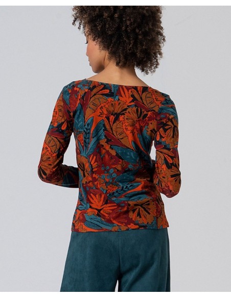 CAMISETA ESTAMPADA,ELÁSTICA CON ESCOTE DRAPEADO.