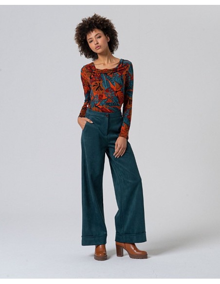 CAMISETA ESTAMPADA,ELÁSTICA CON ESCOTE DRAPEADO.