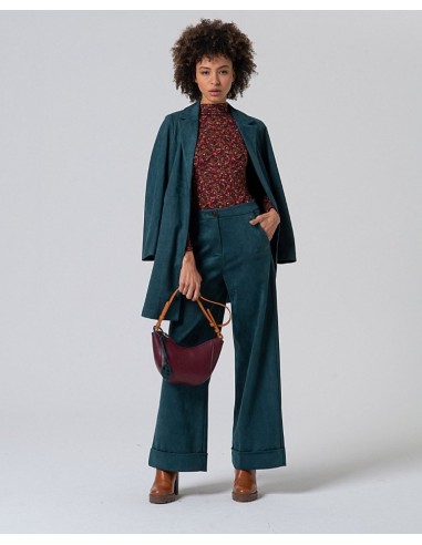 CAMISETA ELÁSTICA CUELLO ALTO ESTAMPADA.