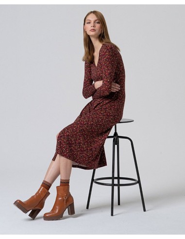 VESTIDO MIDI ESTAMPADO CON ESCOTE PICO.