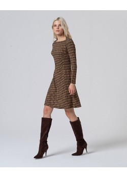 VESTIDO MIDI ESTAMPADO CON CUELLO ESTILO BARCO.