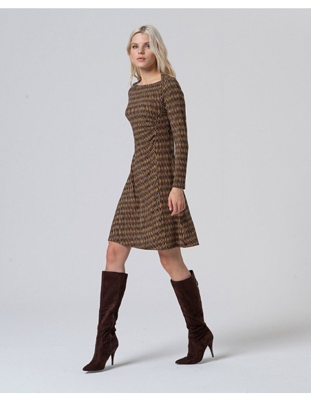 VESTIDO MIDI ESTAMPADO CON CUELLO ESTILO BARCO.