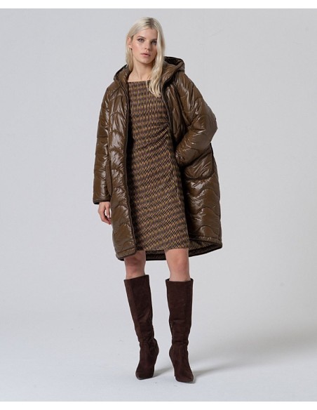 VESTIDO MIDI ESTAMPADO CON CUELLO ESTILO BARCO.