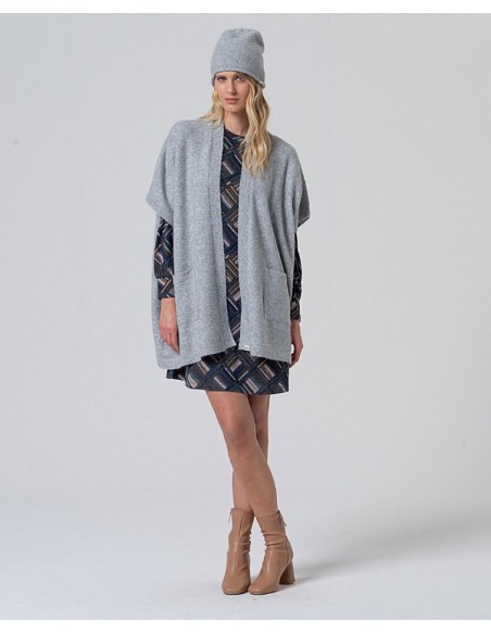 VESTIDO CORTO ESTAMPADO GEÓMETRICO CUELLO CERRADO Y MANGA ABULLONADA.