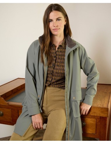 CAMISA ELÁSTICA CON PRINT DE ONDAS.