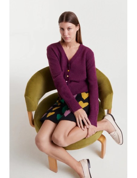 CHAQUETA DE PUNTO,DETALLES EN BOTONES.