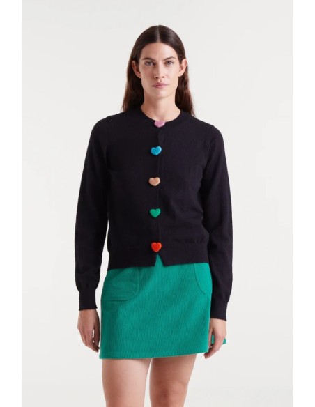CHAQUETA DE PUNTO CON DETALLES DE CORAZONES EN BOTONES.