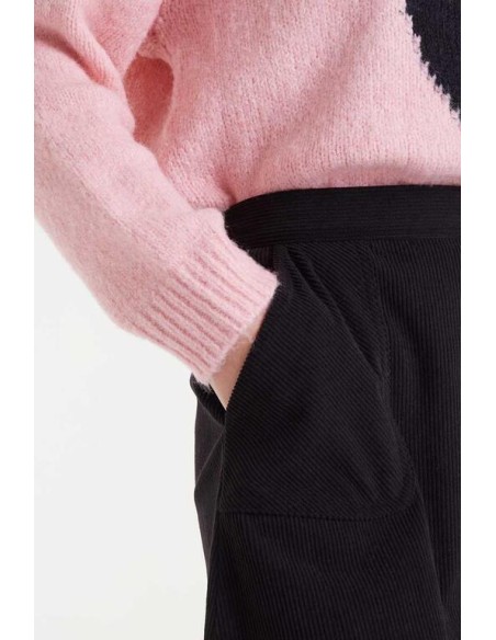 FALDA CORTA CON TEJIDO DE PANA.