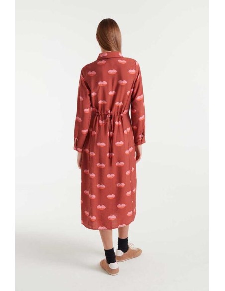 VESTIDO MIDI CAMISERO CON ESTAMPADO LIPS.