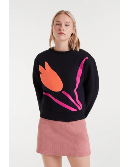 SUDADERA CON PRINT  DE FLOR.