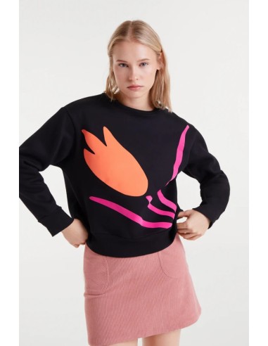 SUDADERA CON PRINT  DE FLOR.