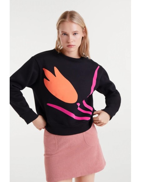 SUDADERA CON PRINT  DE FLOR.