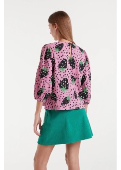 TOP CON ESTAMPADO MORANGO CON MANGA FRANCESA ABULLONADA. 2