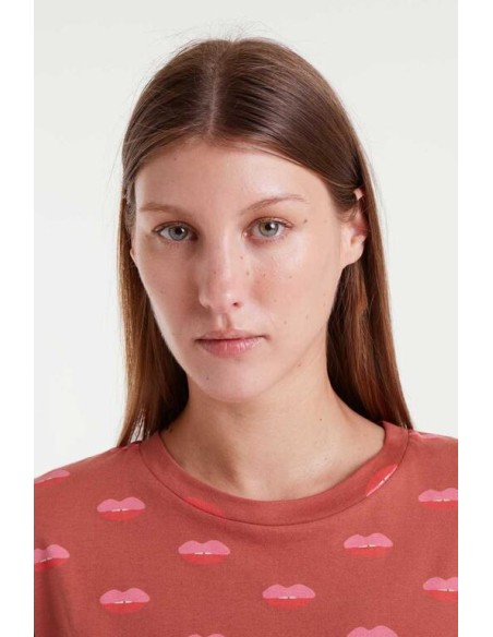 CAMISETA 100% ALGODÓN CON ESTAMPADO LIPS.