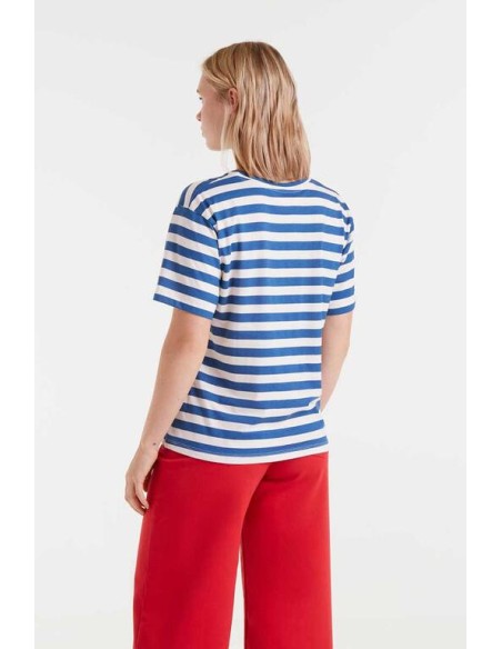CAMISETA 100% ALGODÓN CON ESTAMPADO DE RAYAS BLANCAS Y AZULES.
