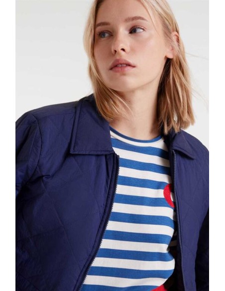 CAMISETA 100% ALGODÓN CON ESTAMPADO DE RAYAS BLANCAS Y AZULES.