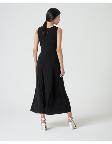 VESTIDO LARGO DE TIRANTES, CON DETALLE NUDO EN CINTURILLA.