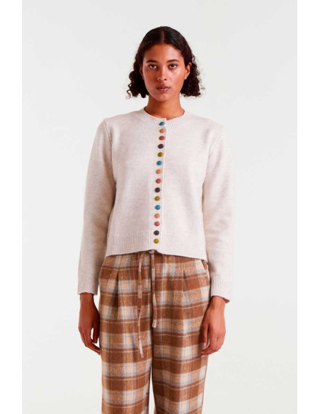 CHAQUETA DE PUNTO,CON DETALLES BOTONES DE COLORES.