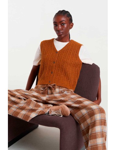 CHALECO DE PUNTO MARRÓN.