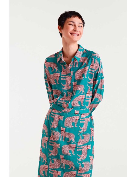 CAMISA CON ESTAMPADO ONCA.