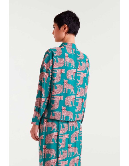 CAMISA CON ESTAMPADO ONCA.
