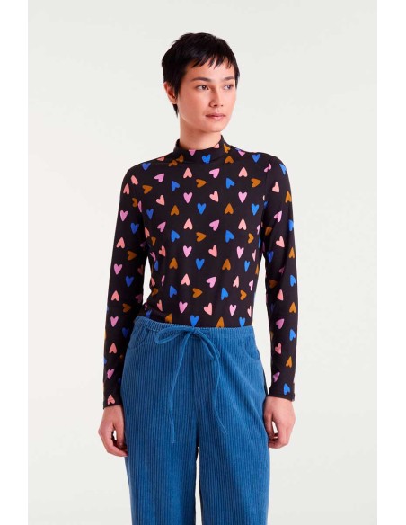 CAMISETA MANGA LARGA CON ESTAMPADO POTPURRÍ.