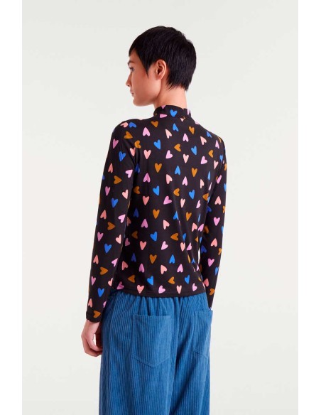 CAMISETA MANGA LARGA CON ESTAMPADO POTPURRÍ.