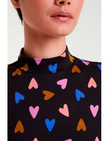 CAMISETA MANGA LARGA CON ESTAMPADO POTPURRÍ.